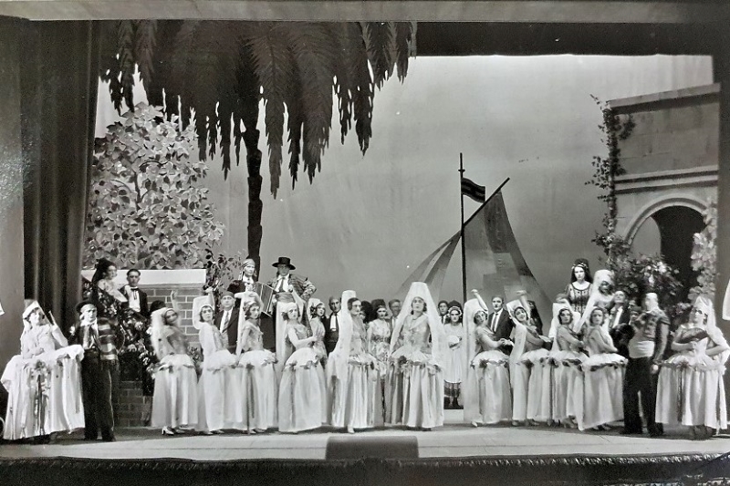 Prizor iz operete-revije <em>Jurek i Štefek</em> na praizvedbi u Narodnom kazalištu u Zagrebu 24. lipnja 1931.