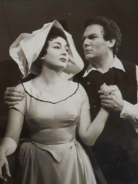 Mirka Klarić (Serenella, Danica, Zlatni krin, Daničina kći i Oretta) i Piero Filippi na praizvedbi opere <em>Marko Polo</em> 3. prosinca 1960. u HNK-u u Zagrebu