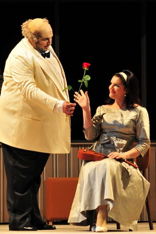 Kiril Manolov (Falstaff) i Adela Golac Rilović (Alice Ford), Giuseppe Verdi <em>Falstaff</em>, HNK u Zagrebu, premijera 2009.