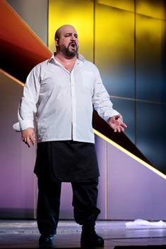 Efe Kislali (Radames); Hrvatsko narodno kazalište u Zagrebu i Hrvatsko narodno kazalište Ivana pl. Zajca, Rijeka: Giuseppe Verdi, <em>Aida</em>, dir. Antonello Allemandi, red. Bálazs Kovalik, foto: © Mirko Cvjetko