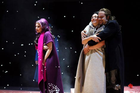 Raffaella Milanesi (Lisaura), Yetzabel Arias Fernandez (Roksana), Lawrence Zazzo (Aleksandar); Händel-Festspiele Karlsruhe: Georg Friedrich Händel: Alessandro; dir. Michael Form, red. Alexander Fahima