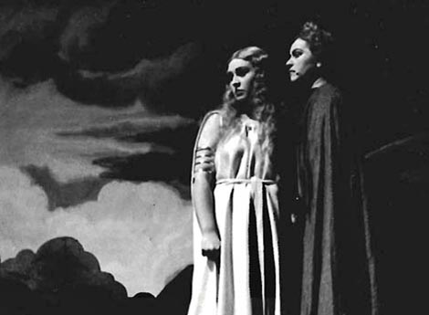 Srebrenka Jurinac (Freia) i Ančica Mitrović (Fricka) – Richard Wagner, Rajnino zlato, Zagreb, 1943.