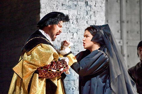 Ildar Abdrazakov (Enrico VIII) i Anna Netrebko (Anna Bolena); The Metropolitan Opera New York: Gaetano Donizetti, Anna Bolena, dir. Marco Armilliato, red. David McVicar, foto: © Ken Howard/Metropolitan Opera