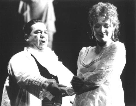 Attilio Planinšek (Cavaradossi) i Cynthia Hansell-Bakić (Floria Tosca) – Giacomo Puccini, Tosca, HNK Split, 1981, foto: Ante Verzotti