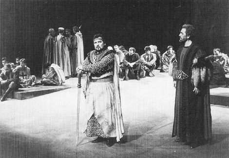 Bojan Šober (Ban Leget), Ivica Šarić (Vladan) i Zbor; Hrvatsko narodno kazalište Ivana pl. Zajca, Rijeka: Ivan pl. Zajc, Ban Leget, dir. Zoran Juranić, red. Petar Vujačić, premijera 8. listopada 1993.