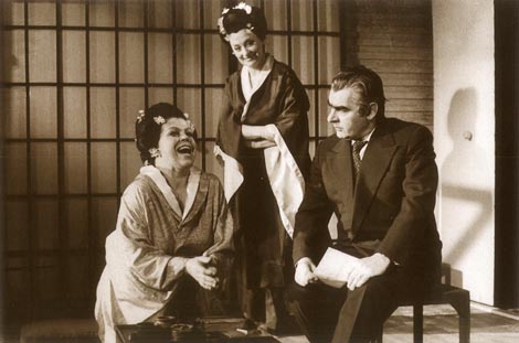Blaženka Milić (Cio-Cio-San), Gordana Marić (Suzuki) i Boris Vajda (Scharpless); Hrvatsko narodno kazalište u Zagrebu: Giacomo Puccini, Madame Butterfly, dir. Maksimilijan Cenčić, red. Stanko Gašparović, sezona 1985./1986.