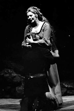 Jess Thomas (Siegmund) i Bozena Ruk-Focic (Sieglinde) – Richard Wagner, Die Walküre, Seattle Opera, 1973., foto: © Des Gates, seattleopera50.com