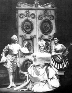 Gertruda Munitić (Cherubino), Branka Galić (grofica Rosina) i Štefica Petrušić (Susanna) – Wolfgang Amadeus Mozart, Figarov pir, HNK u Osijeku, 1963.