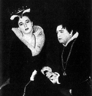 Branka Stilinović (Elizabeta) i Josip Gostič (Don Carlos); Hrvatsko narodno kazalište u Zagrebu: Giuseppe Verdi, Don Carlos, dir. Milan Horvat, red. Vlado Habunek, premijera 19. siječnja 1962.