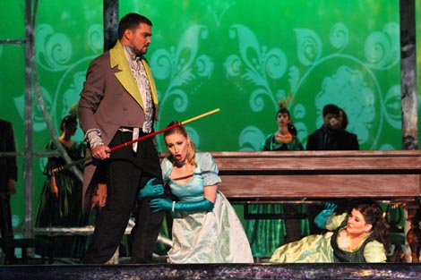 Domagoj Dorotić (Lenski), Jelena Kordić (Olga), Valentina Fijačko (Tatjana); Hrvatsko narodno kazalište u Zagrebu: Petar Iljič Čajkovski; Evgenij Onjegin, dir: Nikša Bareza, red. Michał Znaniecki, foto: © Mara Bratoš