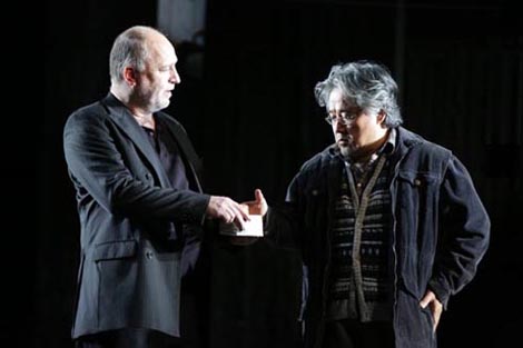 Falk Struckmann (Don Pizarro), Kwangchul Youn (Rocco); Teatro alla Scala, Milano: Ludwig van Beethoven, Fidelio, dir: Daniel Barenboim, red. Deborah Warner, foto: Marco Brescia & Rudy Amisano, www.teatroallascala.org