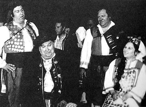 Šime Mardešić (Mića), Tomislav Neralić (gazda Marko), Duško Kukovec (mlinar Sima) i Filka Dimitrova-Pletikosić (Đula) – Jakov Gotovac, Ero s onoga svijeta, Narodno kazalište u Splitu