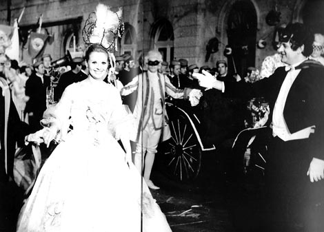 Gertruda Munitić (Floramye) i Zvonimir Krnetić (Mirko) uz ansambl – Ivo Tijardović, Mala Floramye, RTZ