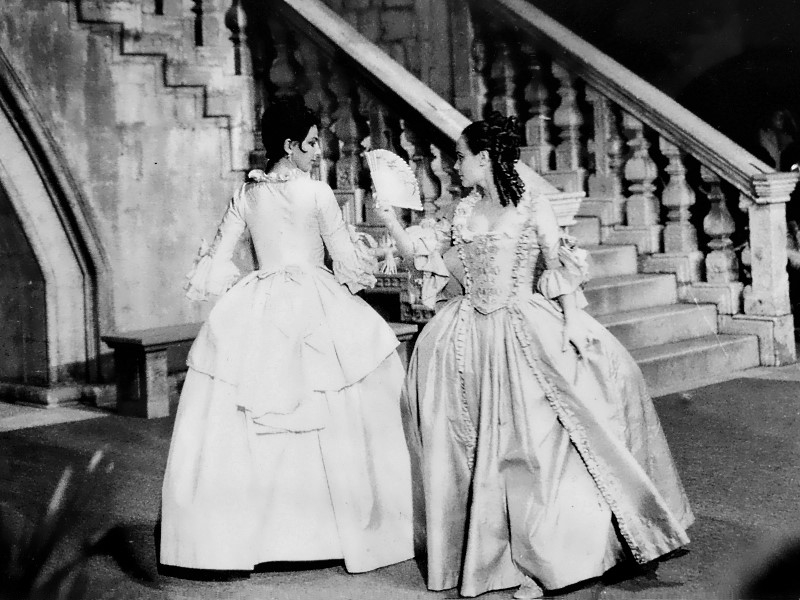 Norina Radovan (Sarace) i Iva Hraste (Belinda), Baldassare Galuppi <em>Magnet srdaca</em>, Dubrovačke ljetne igre, 1989. 