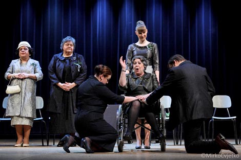 Neda Martić (Sučeva žena), Ivanka Boljkovac (Crkvenjarka), Tamara Franetović Felbinger (Jenůfa), Jelena Kordić (Pastirica), Zlatomira Nikolova (Burjeva), Roman Sadnik (Laca Klemen); Hrvatsko narodno kazalište u Zagrebu: Leoš Janáček, Jenůfa, dir. Srboljub Dinić, red. Ozren Prohić, foto © Mirko Cvjetko