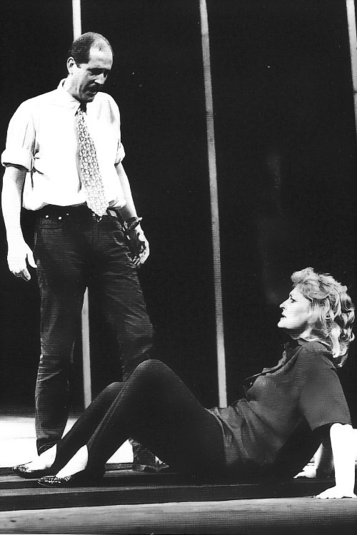 Josip Lešaja kao Tarkvinije, Neli Manuilenko kao Lukrecija, Benjamin Britten <em>Nasilje nad Lukrecijom</em>, HNK u Zagrebu, premijera 1997. (fotografija s generalne probe)