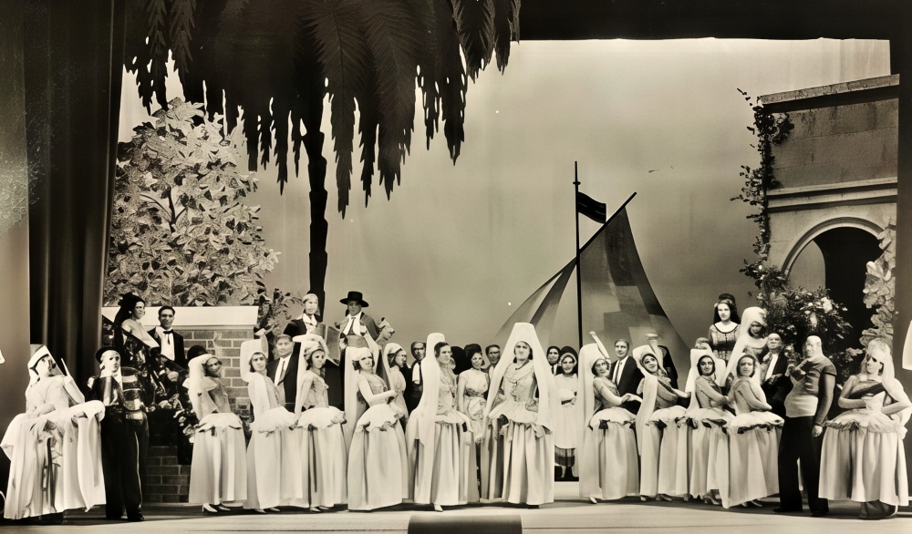 Prizor iz operete-revije <em>Jurek i Štefek</em> na praizvedbi u Narodnom kazalištu u Zagrebu 24. lipnja 1931.