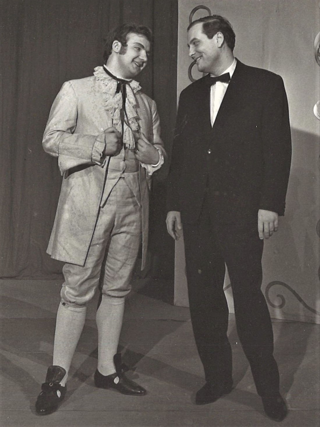 Krunoslav Cigoj i Vladimir Kranjčević, prilikom Cigojeva debija u Donizettijevoj operi <em>Don Pasquale</em>, Split, 1967.