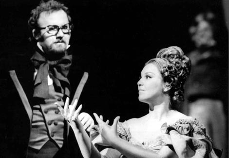 Krunoslav Cigoj (Hoffmann) i Nada Siriščević (Olimpija) – Jacques Offenbach, Hoffmannove priče, HNK u Zagrebu, premijera 27. prosinca 1975.