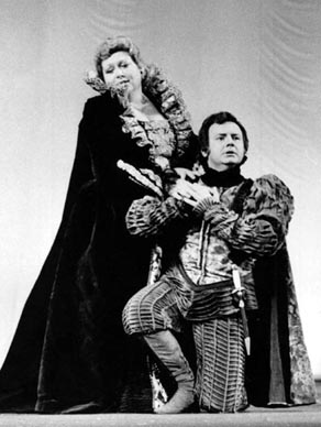 Ljiljana Molnar-Talajić (Elizabeta) i Krunoslav Cigoj (Don Carlos) – Giuseppe Verdi, Don Carlos, HNK u Zagrebu, premijera 1978.