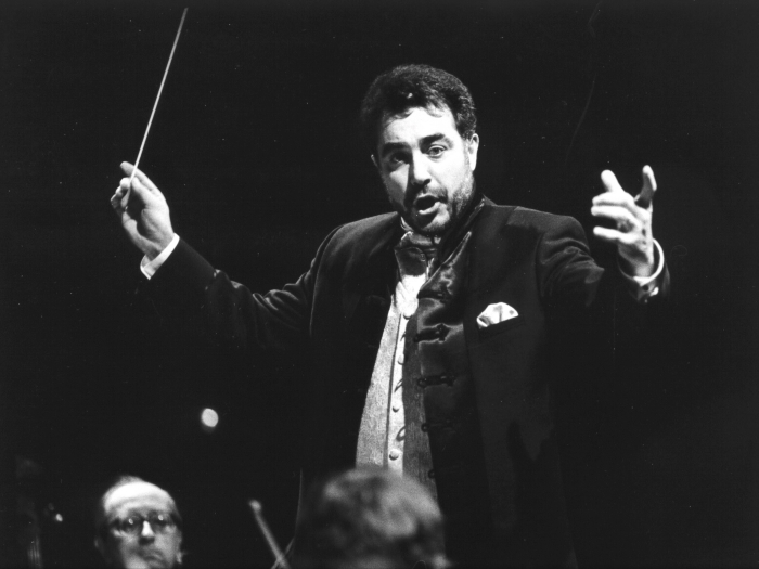 Ivo Lipanović (Dubrovnik, 10. listopada 1958.), dirigent