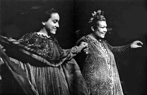 Dunja Vejzović (Adalgisa) i Ljiljana Molnar Talajić (Norma) – Vincenzo Bellini, Norma, HNK u Zagrebu, 4. listopada 1980. (naklon nakon premijere)
