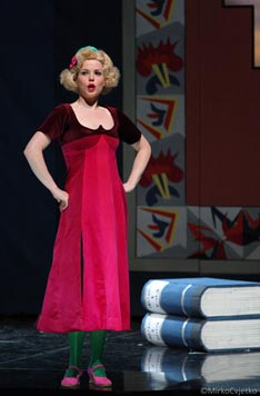 Marija Kuhar Šoša (Adina); Hrvatsko narodno kazalište u Zagrebu: Gaetano Donizetti: Ljubavni napitak, dir. Pietro Rizzo, red. Cesare Lievi, foto: © Mirko Cvjetko