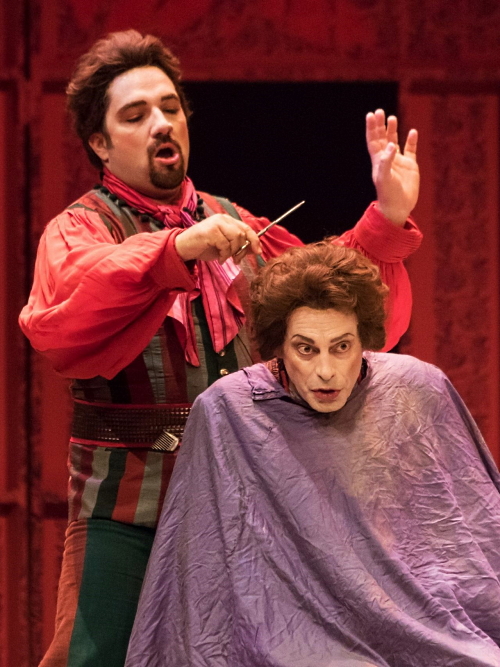 Ljubomir Puškarić (Figaro) i Ozren Bilušić (Don Bartolo), Gioachino Rossini <em>Seviljski brijač</em>, otvorenje 63. Splitskog ljeta, Peristil, 2017,