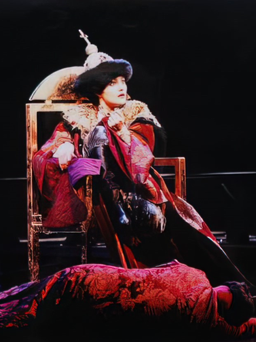 Martina Tomčić (Fjodor) i Paata Burchuladze (Boris), Modest Petrovič Musorgski, <em>Boris Godunov</em>, HNK u Zagrebu, premijera 2002.