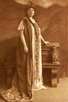 Milena Šugh-Štefanac (Libuša) – Bedřich Smetana, Libuša, Národni divadlo, Prag, 1916.