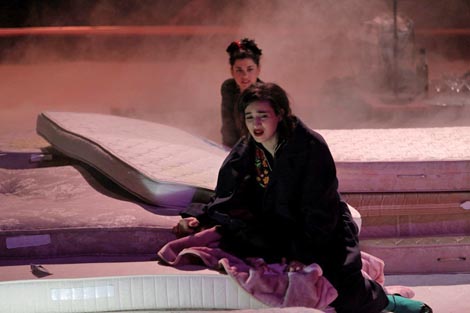 Hrvatsko narodno kazalište u Zagrebu i C.I.C.T – Théâtre des Bouffes du Nord: Frédéric Verrières. Mimi, dir. Jean Deroyer, red. Guillaume Vincent