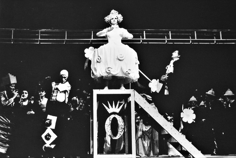 Mira Vlahović (Olimpija) i ansambl Opere, Jacques Offenbach, <em>Hoffmanove priče</em>, HNK Split, premijera 1990.