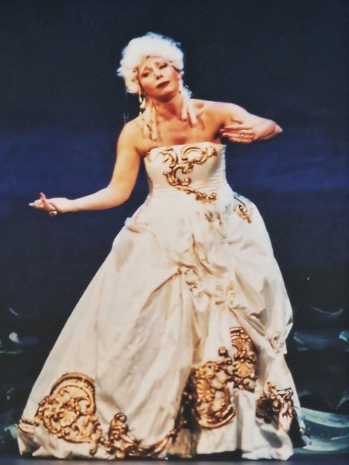 Mira Vlahović (Primadona Corilla), Gaetano Donizetti, <em>Kazališne zgode i nezgode</em>, HNK u Zagrebu, 2003.