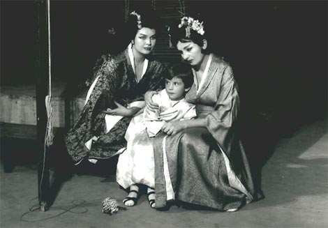 Ruža Pospiš-Baldani (Suzuki) i Mirka Klarić (Cio-Cio-San), Giacomo Puccini, Madame Butterfy, Hrvatsko narodno kazalište u Zagrebu, 1963.