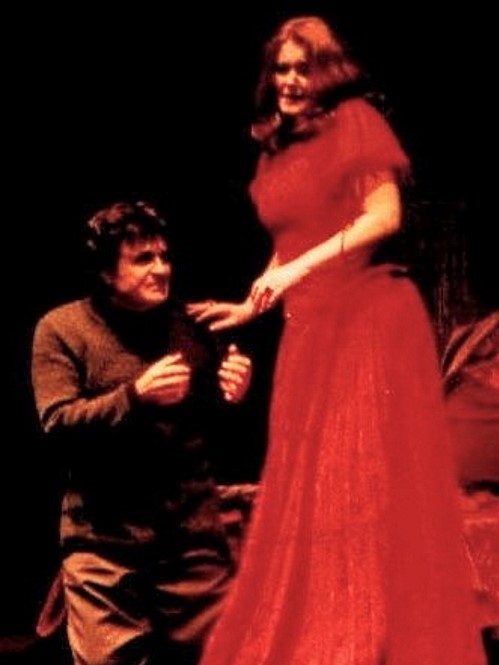 Sotir Spasevski (Vasilije Ordinov) i Guri Egge (Katarina) na praizvebi opere <em>Mlada žena</em> Krešimira Šipuša 21. travnja 1999. u HNK-u u Zagrebu