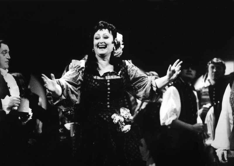 Nelli Manuilenko kao Preziosilla, Giuseppe Verdi <em>Moć sudbine</em>, HNK u Zagrebu, premijera 1996. 