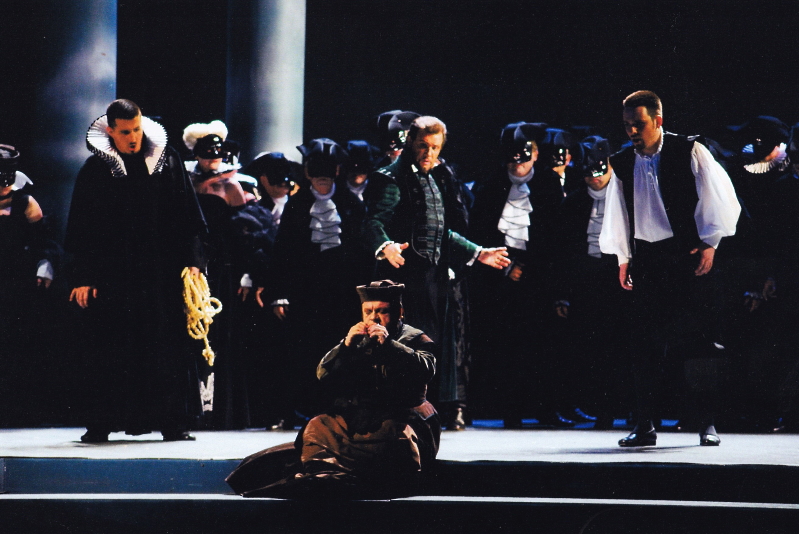 Neda Martić (Slijepa žena) i ansambl Opere, Amilcare Ponchielli <em>Gioconda</em>, HNK Ivana pl. Zajca u Rijeci, premijera 2006.