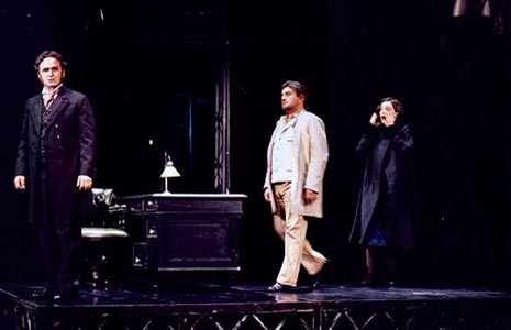 Tomislav Bekić (Hellwing), Cvetan Stojanovski (Robert) i Zorica Antonić (Lenka); HNK u Zagrebu, Blagoje Bersa, Oganj, dir. Zoran Juranić, red. Božidar Violić, 2003., foto: © Saša Novković