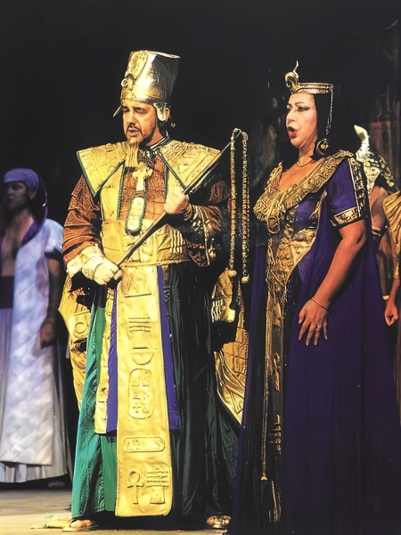 Neven Belamarić (Kralj) i Zlatomira Nikolova (Amneris) u <em>Aidi</em> na Peristilu 1997