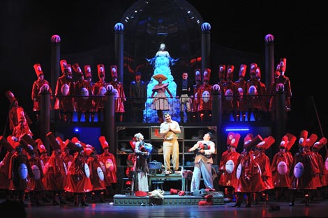 Jelena Kordić (Mintje), Ljubomir Puškarić (Piet), Stjepan Franetović (Jan), Siniša Štork (Klaus), Monika Cerovčec (Klotilda), Henrik Šimunković (Boonekamp); Hrvatsko narodno kazalište u Zagrebu: Blagoje Bersa, Postolar od Delfta, dir. Ivan Josip Skender, red. Krešimir Dolenčić, foto: Vjekoslav Skledar