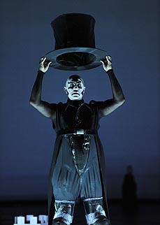 Karsten Mewes (Alberich); Nacionalno kazalište u Mannheimu (Nationaltheater Mannheim): Richard Wagner, Rajnino zlato, dir. Dan Ettinger, red. Achim Freyer, foto: H. J. Michel