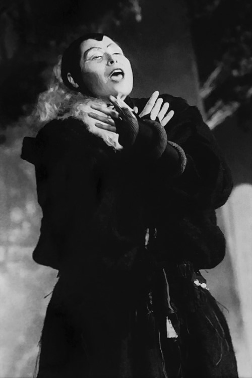 Sanja Uroić kao Vračara, Ivan pl. Zajc <em>Zlatka</em>, HNK u Osijeku, premijera 1992.