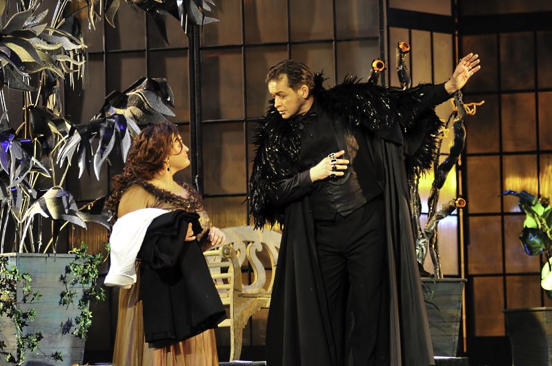 Tamara Franetović Felbinger (Rosalinda) i Davor Radić (Falke), Johann Strauss, <em>Šišmiš</em>, HNK u Zagrebu, premijera 2010. 