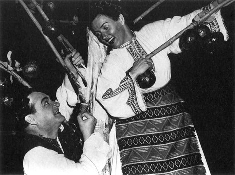 Josip Gostič (Ero) i Sonja Mottl (Đula) u operi Ero s onoga svijeta Jakova Gotovca, Volksoper, Beč, 1957.