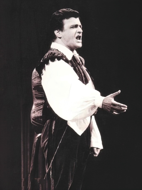 Sotir Spasevski kao Figaro, Gioachino Rossini, <em>Seviljski brijač</em>, HNK u Zagrebu 1990. 