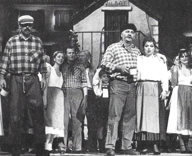 Desno: Ratomir Kliškić (Toma Sale) i Božena Svalina (Marica), prizor s premijere <em>Splitskog akvarela</em> u Splitu 1991.