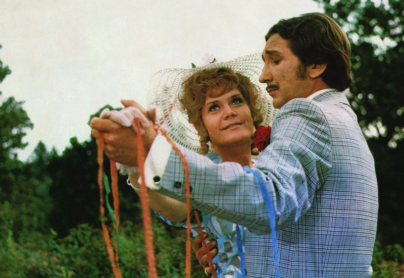 Mirjana Bohanec (Ana Šafranek) i Relja Bašić (Ernest Fulir), <em>Tko pjeva zlo n e misli</em>, red. Krešo Golik, 1970. 