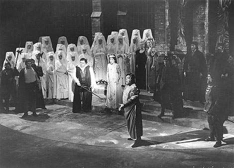 Piero Filippi, Viktor Bušljeta, Veneta Janeva Iveljić, Ferdinand Radovan, Franjo Petrušanec; Hrvatsko narodno kazalište u Zagrebu, Giuseppe Verdi, Trubadur, dir. Edoardo Müller, red. Nenad Turkalj, foto: Vladimir Pondelak, 4. ožujka 1985.