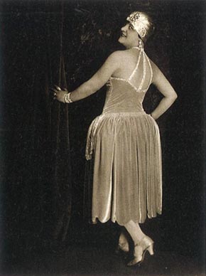 Vilma Nožinić (Pjevačica Anita) – Ernest Krenek, Jonny svira, Zagreb, 1928.