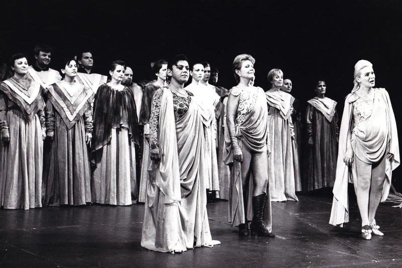 Željka Martić (Euridika), Ruža Pospiš-Baldani (Orfej) i Lidija Horvat-Dunjko (Amor), Christoph Willibald Gluck <em>Orfej i Euridika</em>, Cuvillies-Theater, München